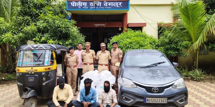 देगलूर पोलिसांची मोठी कारवाई ७.५८ लाखांच्या अवैध गुटख्यासह चार आरोपी अटकेत गाड्या अन् साठा जप्त
