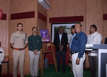 नांदेड मध्ये पोलीस अधीक्षक डॉ. निलाभ रोहन यांचे विद्यार्थ्यांना आवाहन अंमली पदार्थांपासून दूर राहा सायबर फसवणुकीपासून सावध राहा