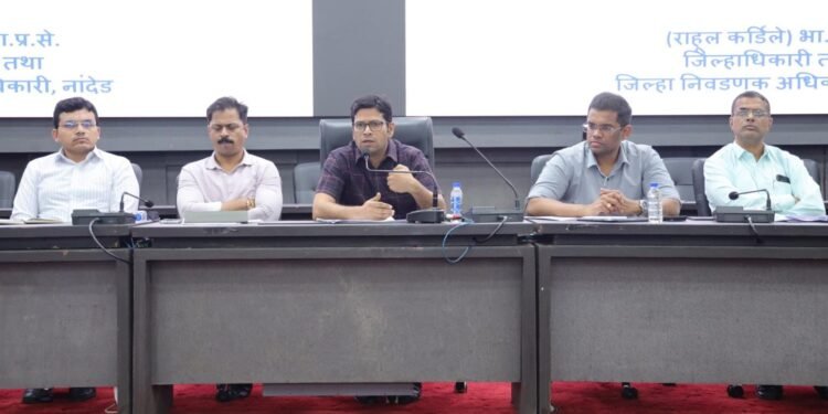 विशेष सखोल पुनरिक्षण कार्यक्रमाच्या दुसऱ्या टप्प्यास सुरुवात दावे व हरकतींची अचूक पडताळणी करण्याचे जिल्हाधिकारी राहुल कर्डिले यांचे निर्देश