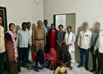 वसरणी येथे बेकायदेशीर कूटणखान्यावर पोलिसांचा छापा