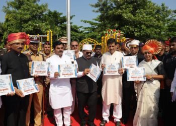 नांदेड जिल्ह्यात मराठवाडा मुक्तिसंग्राम दिन उत्साहात साजरा पालकमंत्री अतुल सावे यांच्या हस्ते मुख्य ध्वजारोहण