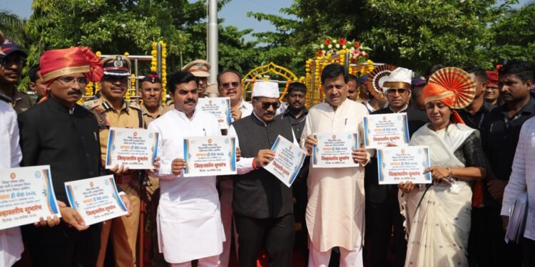 नांदेड जिल्ह्यात मराठवाडा मुक्तिसंग्राम दिन उत्साहात साजरा पालकमंत्री अतुल सावे यांच्या हस्ते मुख्य ध्वजारोहण