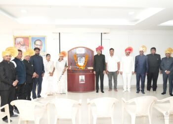 महानगरपालिकेत प्रबोधनकार केशव सिताराम ठाकरे यांना जयंतीनिमित्त आदरपूर्वक अभिवादन