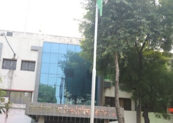 मराठवाडा मुक्ती संग्राम दिन जिल्हाधिकारी कार्यालयात राहुल कर्डिले यांच्या हस्ते ध्वजारोहण