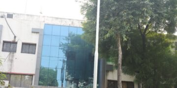 मराठवाडा मुक्ती संग्राम दिन जिल्हाधिकारी कार्यालयात राहुल कर्डिले यांच्या हस्ते ध्वजारोहण