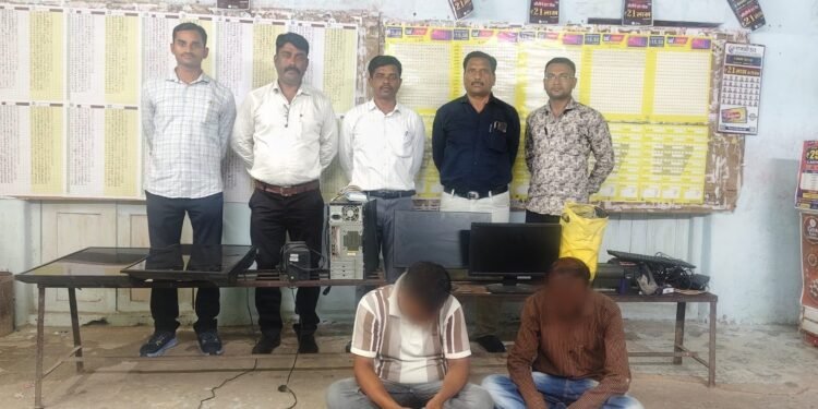 धर्माबाद येथे अवैध जुगार अड्ड्यांवर पोलिसांचा छापा ५ जणांवर गुन्हा दाखल ८१ हजार ७७० रुपयांचा मुद्देमाल जप्त