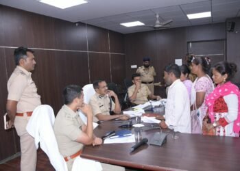 तक्रारदारांच्या अडचणी ऐकून विशेष पोलीस उपमहानिरीक्षक शहाजी उमाप यांनी दिले जलद कारवाईचे आदेश