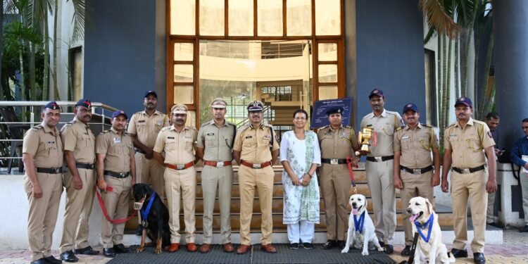 २१ व्या महाराष्ट्र राज्य पोलीस कर्तव्य मेळाव्यात नांदेड परिक्षेत्राचा डंका ७ रौप्य पदकांसह श्वानपथकाने पटकावले सांघिक विजेतेपद