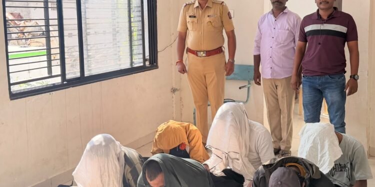 मौजे ईजळी शिवारामध्ये अवैध जुगार अड्ड्यावर पोलिसांची धडक कारवाई